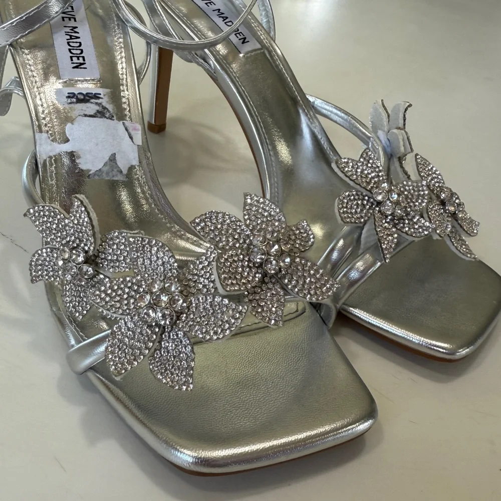 Steve Madden Metallic Silver Flower Embellished Rhinestone Heels Square Sz 8.5